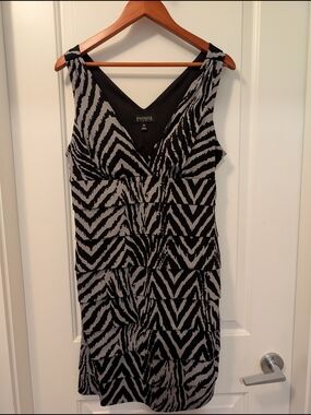 Enfocus Studio Black and Gray Abstract Midi Dress